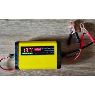 Зарядное устройство для аккумулятор 12 V 1,3A-2А ( Автоматическая подзарядка АкБ, с индикацией заряда)